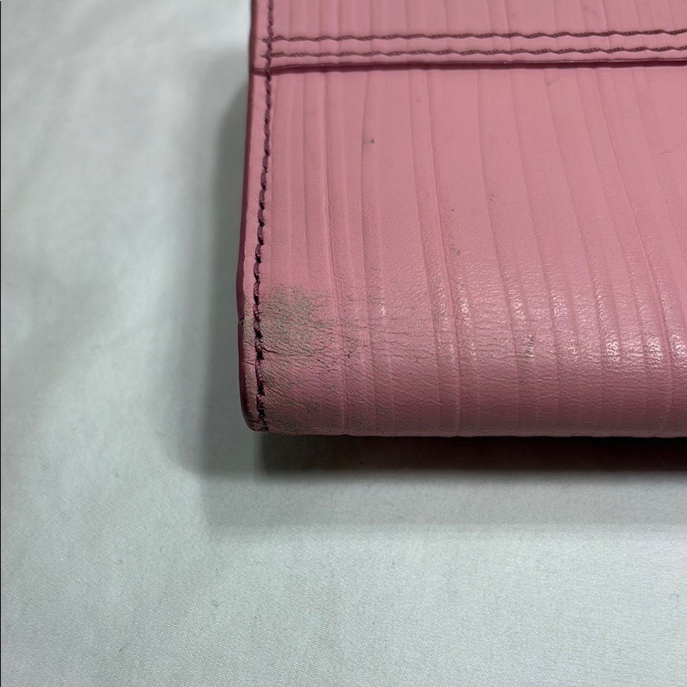 Fossil Trifold Pink Wallet with Ribbed Texture and Flap Closure - Picture 13 of 13